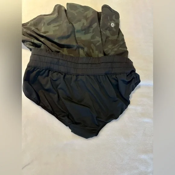 Lululemon- women’s size 10 - camo track that 3.5 inch short - Picture 7 of 8
